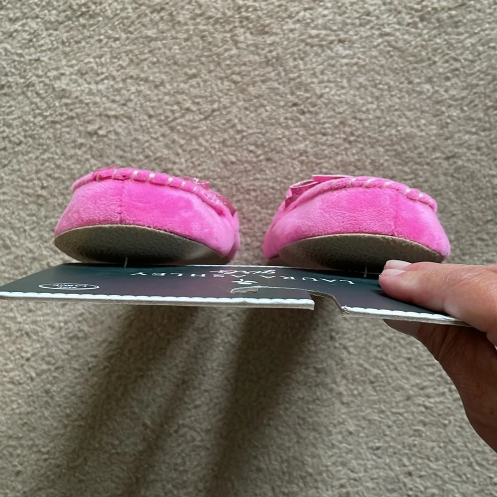Laura Ashley Girls Pink Moccasin Slippers - Size L (2/3)